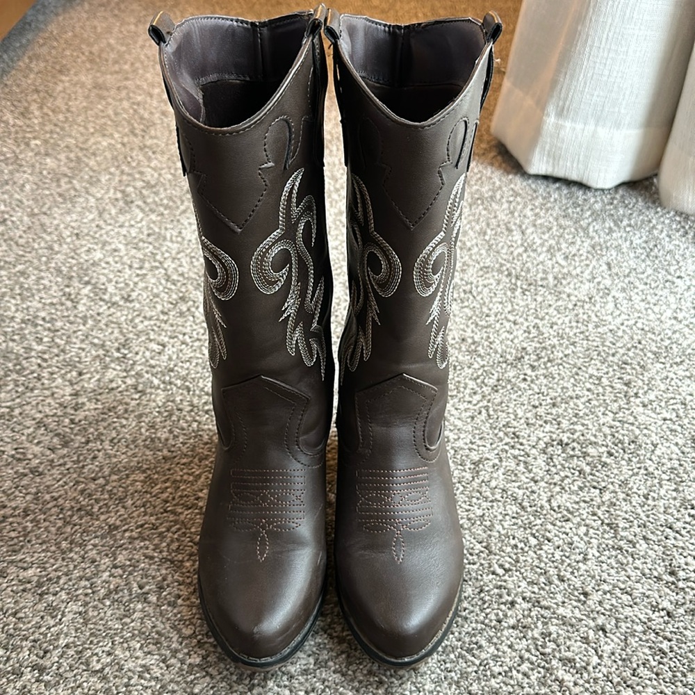 Canyon Trails Women’s Cowgirl Boots
